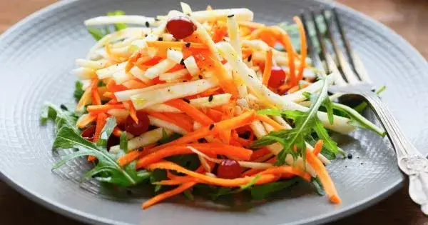 Idealne surówki do kurczaka z ryżem, które zachwycą Twoje podniebienie