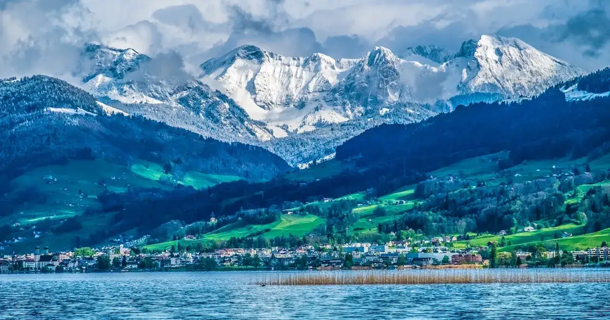 Jezioro Zuryskie - największa atrakcja turystyczna północnej Szwajcarii