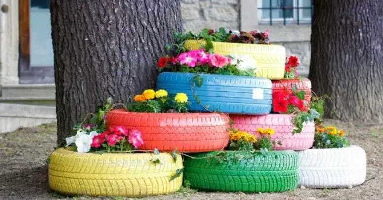 Czym pomalować oponę do ogrodu, aby uniknąć szybkiego łuszczenia?