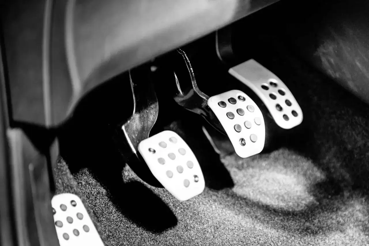 Jak puszczać sprzęgło bezbłędnie - unikaj najczęstszych błędów