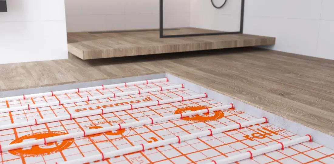 Ogrzewanie podłogowe: płytki czy panele? Porównanie i wybór