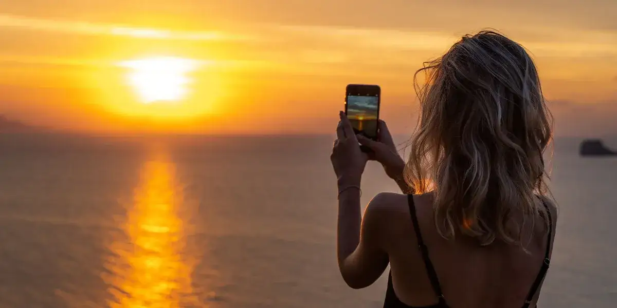 Najlepsze techniki robienia zdjęć zachodu słońca telefonem - poradnik fotografa