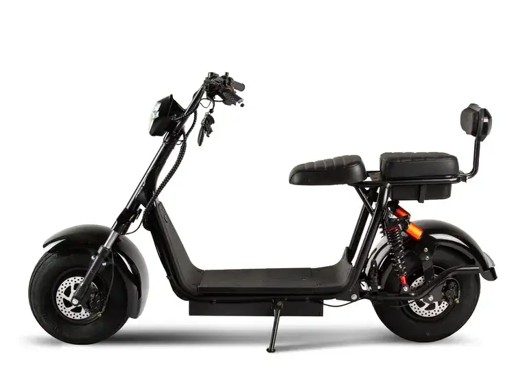 Elektryczna hulajnoga czy skuter: Co wybrać do codziennej jazdy po mieście