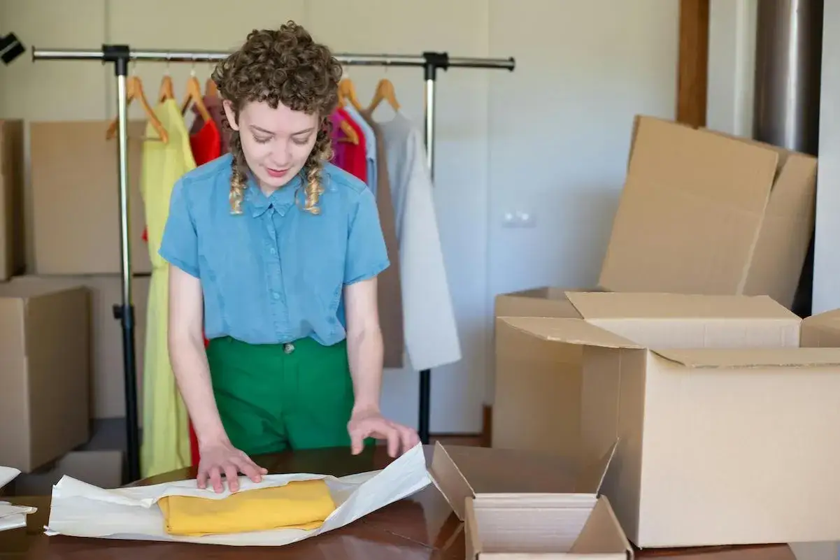 Jak skutecznie pakować ubrania na Vinted, aby ich nie uszkodzić