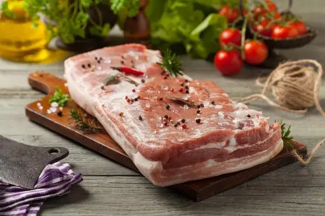 Jaki boczek wybrać do pieczenia: porady eksperta, które musisz znać