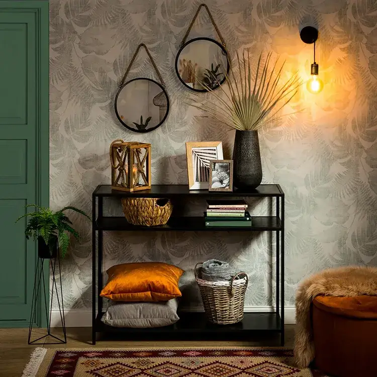 Jaką tapetę do wąskiego przedpokoju wybrać, by zyskać przestrzeń?