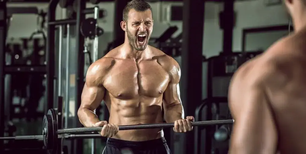 Testosteron przed czy po treningu - kiedy uzyskasz najlepsze efekty?