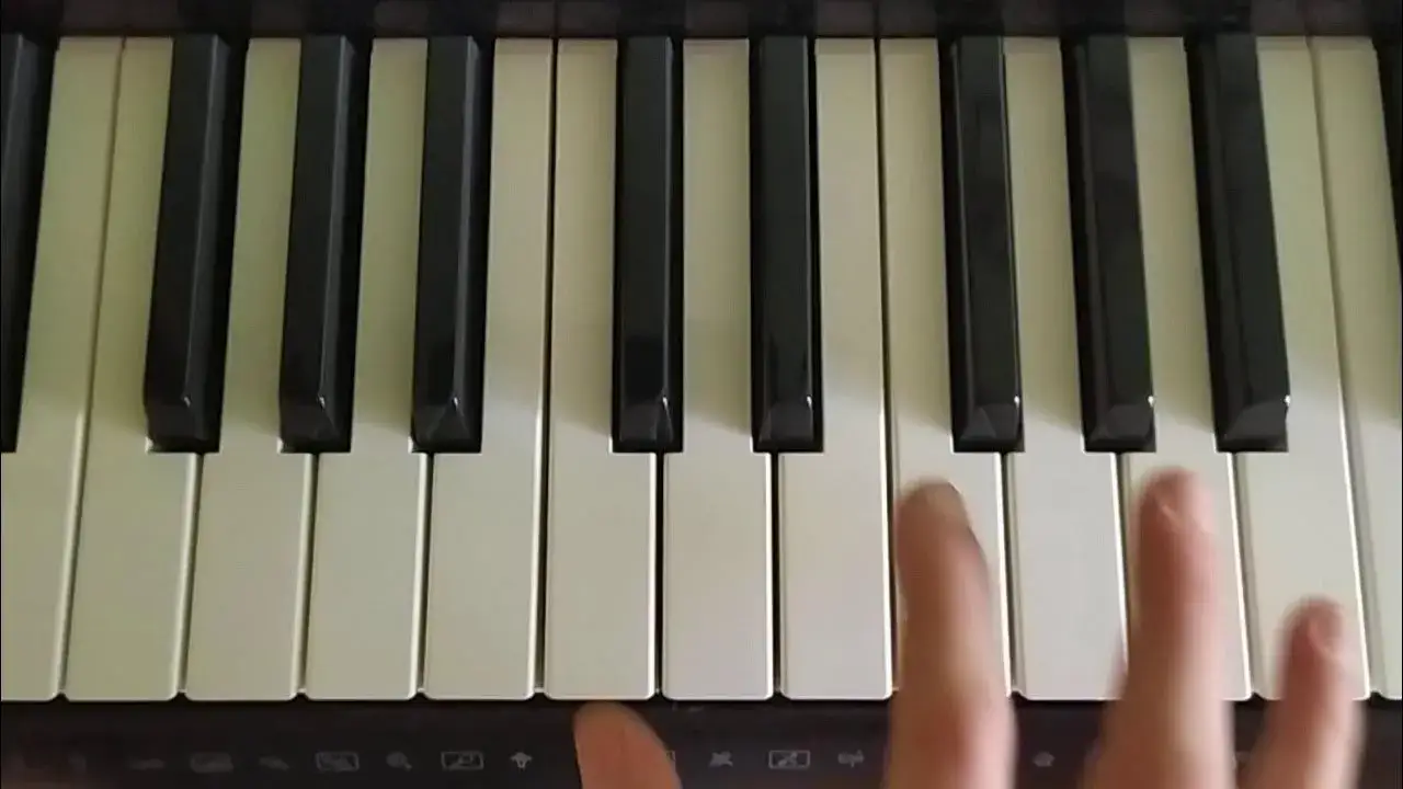 Jak zagrać Still D.R.E. na pianinie - łatwe akordy i wskazówki