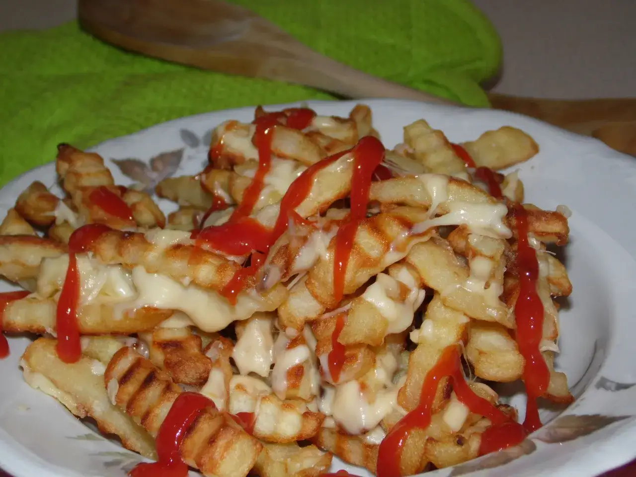 Jak zrobić frytki z serem, które zachwycą każdego smakosza