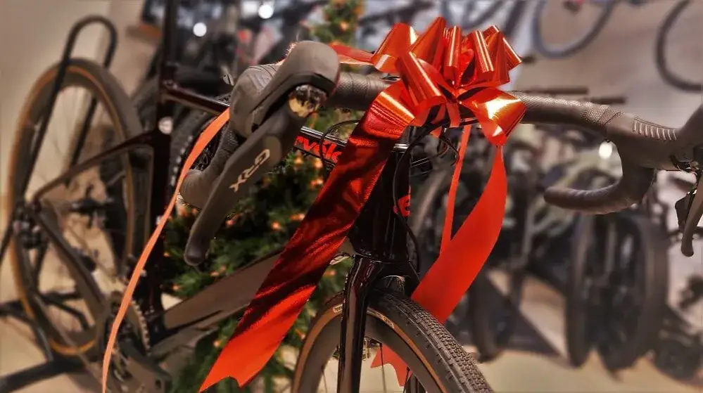 Jak zapakować rower na prezent - kreatywne sposoby na wyjątkowy efekt