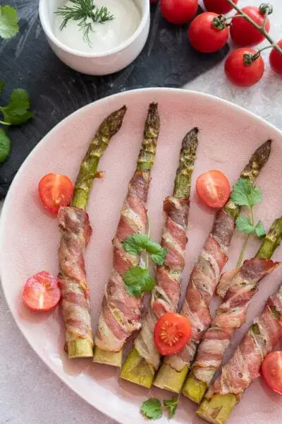 Jak przygotować szparagi na grilla – proste przepisy i triki kucharskie