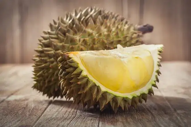 Durian owoc - poznaj króla azjatyckich smaków i jego niezwykłe właściwości