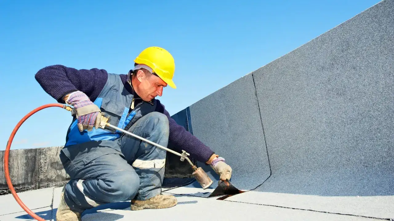 Ile kosztuje położenie papy termozgrzewalnej? Poznaj aktualne ceny i czynniki wpływające na koszt
