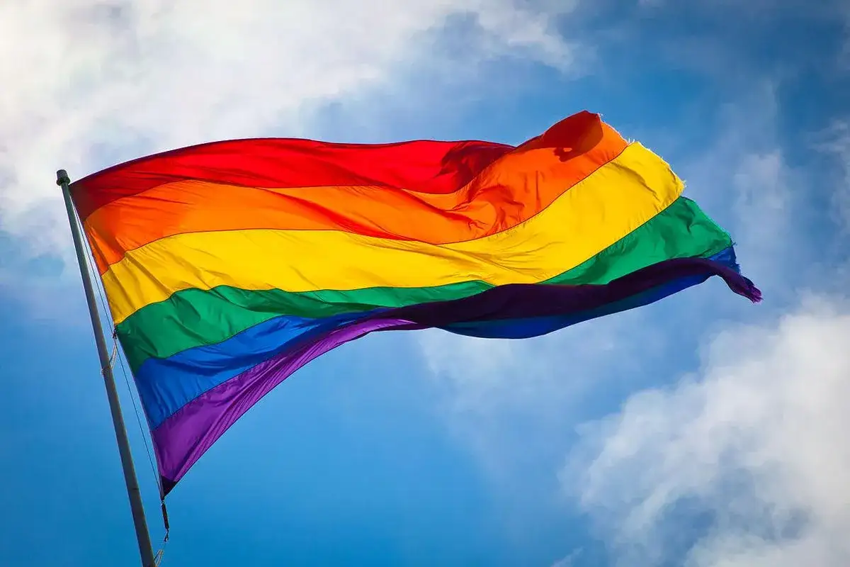 Co oznacza tęcza LGBT? Symbolika, historia i znaczenie dla społeczności