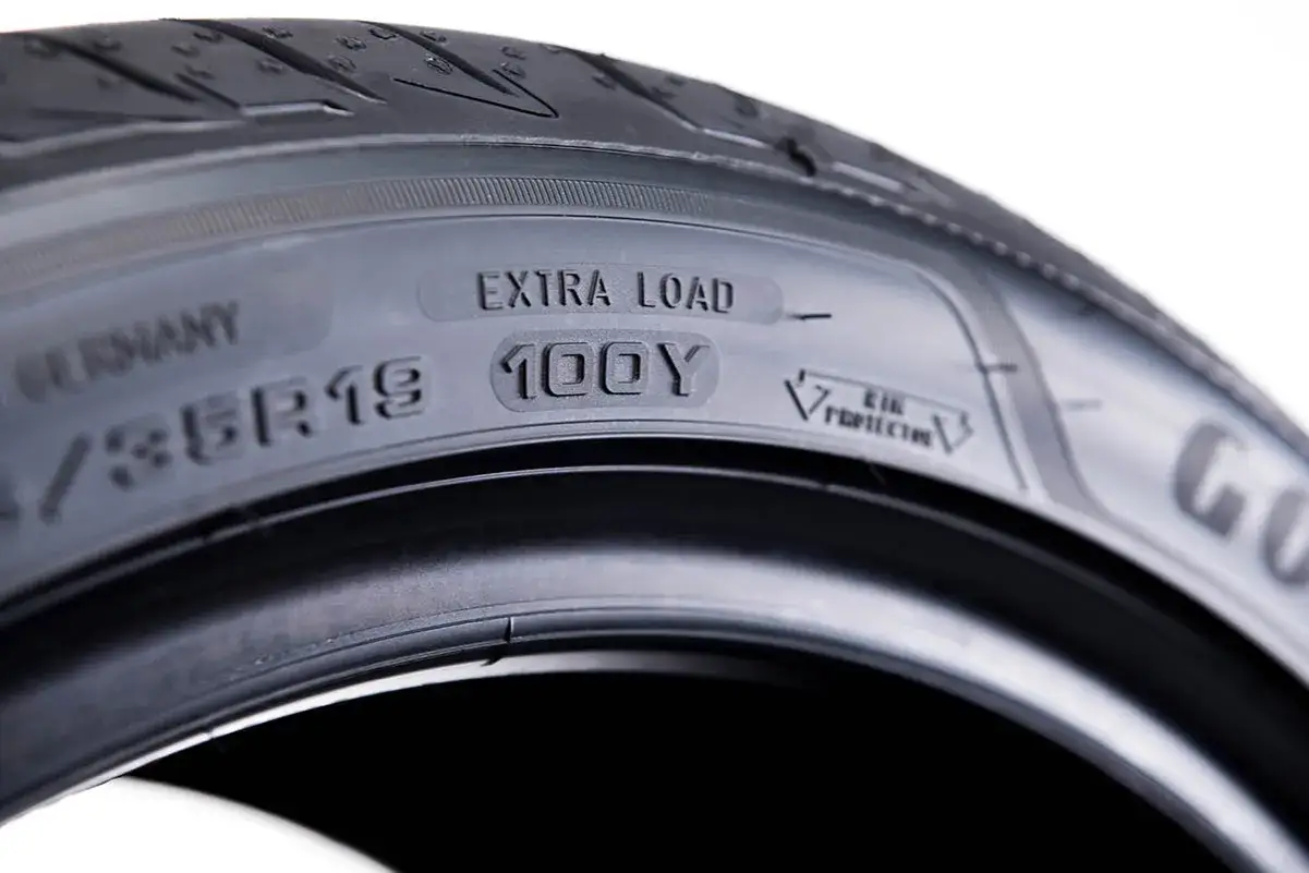 Opony wzmacniane czy nie – wady, zalety i czy warto w nie inwestować?