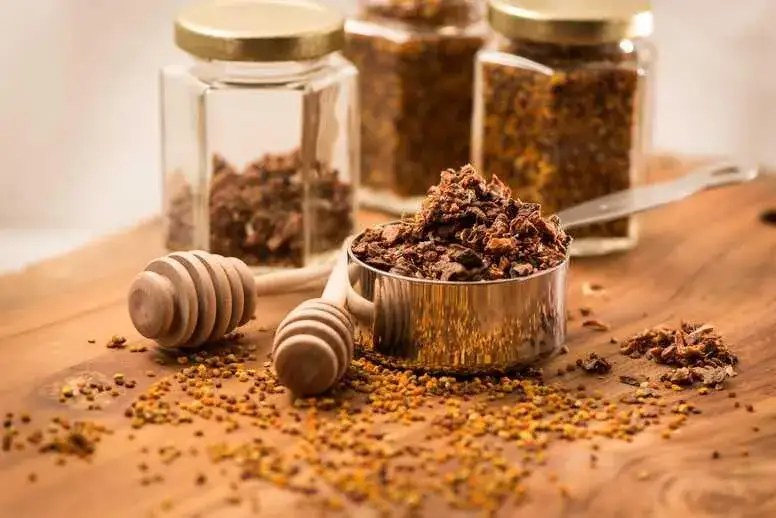 Czy propolis uczula? Sprawdź, czy to może zaszkodzić Twoim alergiom