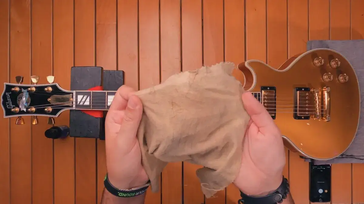 Jak skutecznie czyścić struny gitary: najlepsze metody i wskazówki