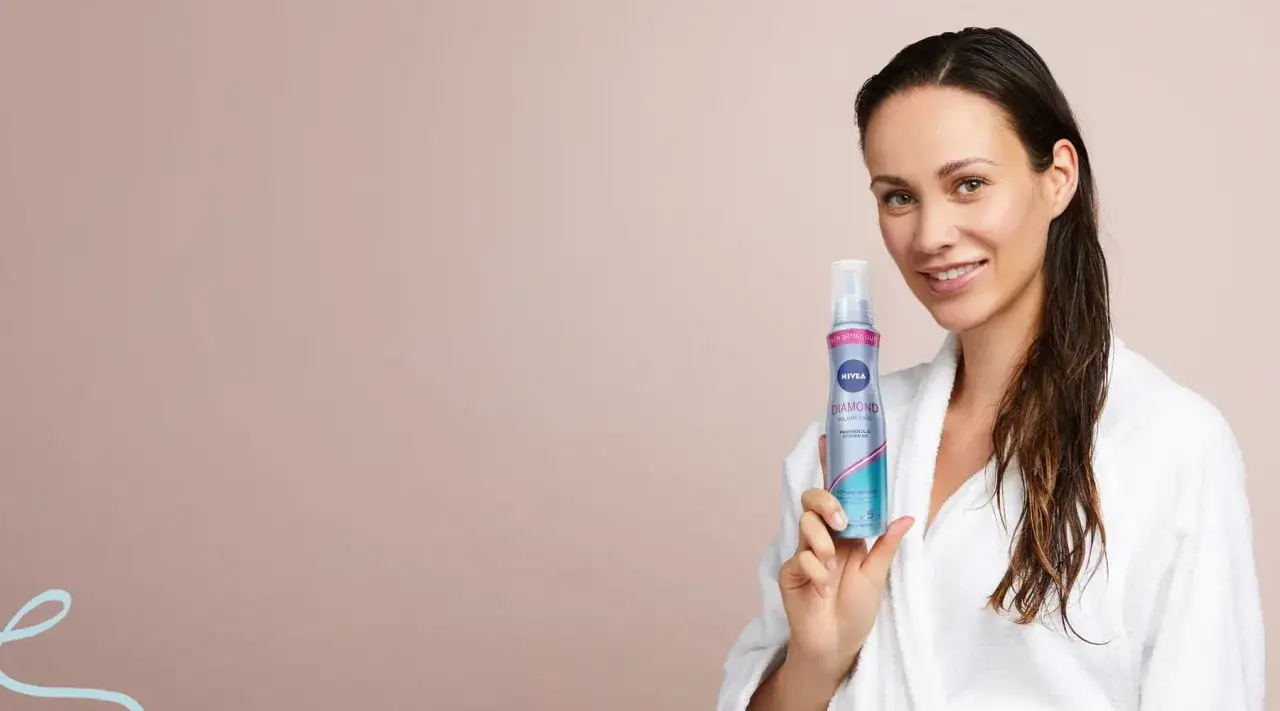 Pianka do włosów na mokre czy suche - jak uzyskać idealną fryzurę