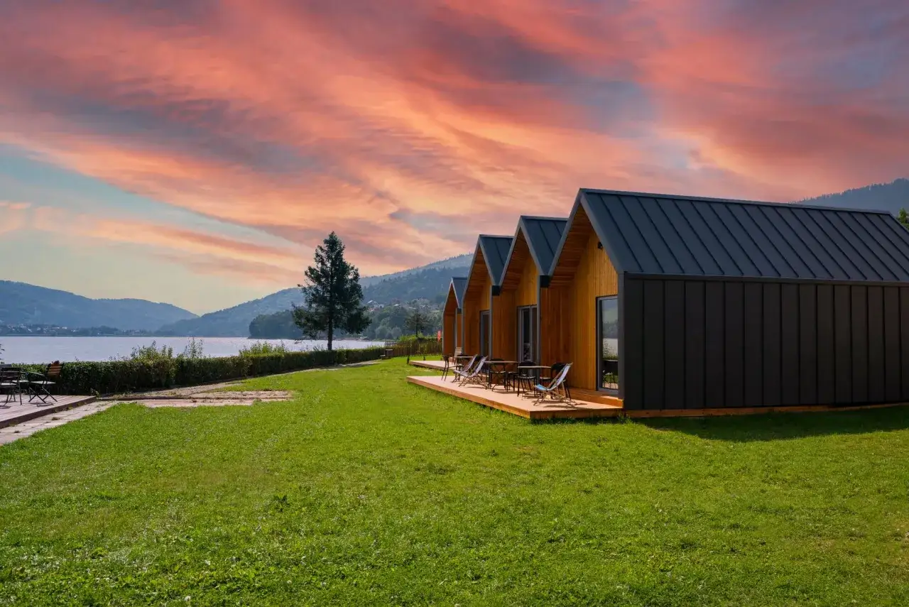 Najlepsze domki letniskowe nad Jeziorem Żywieckim - idealne na wypoczynek