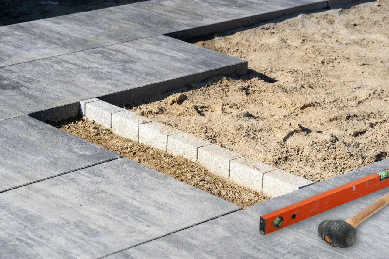 Jak położyć płyty betonowe na tarasie? Proste kroki i skuteczne metody