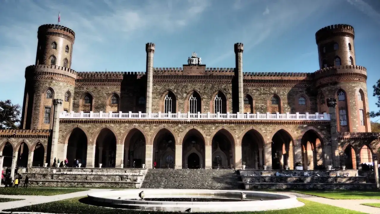 Pałac w Kamieńcu Ząbkowickim zwiedzanie: godziny, ceny biletów i trasy