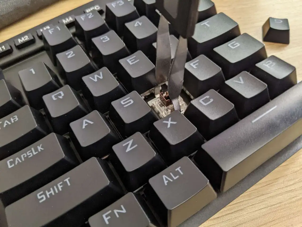 Jak łatwo wymienić przełączniki w klawiaturze mechanicznej