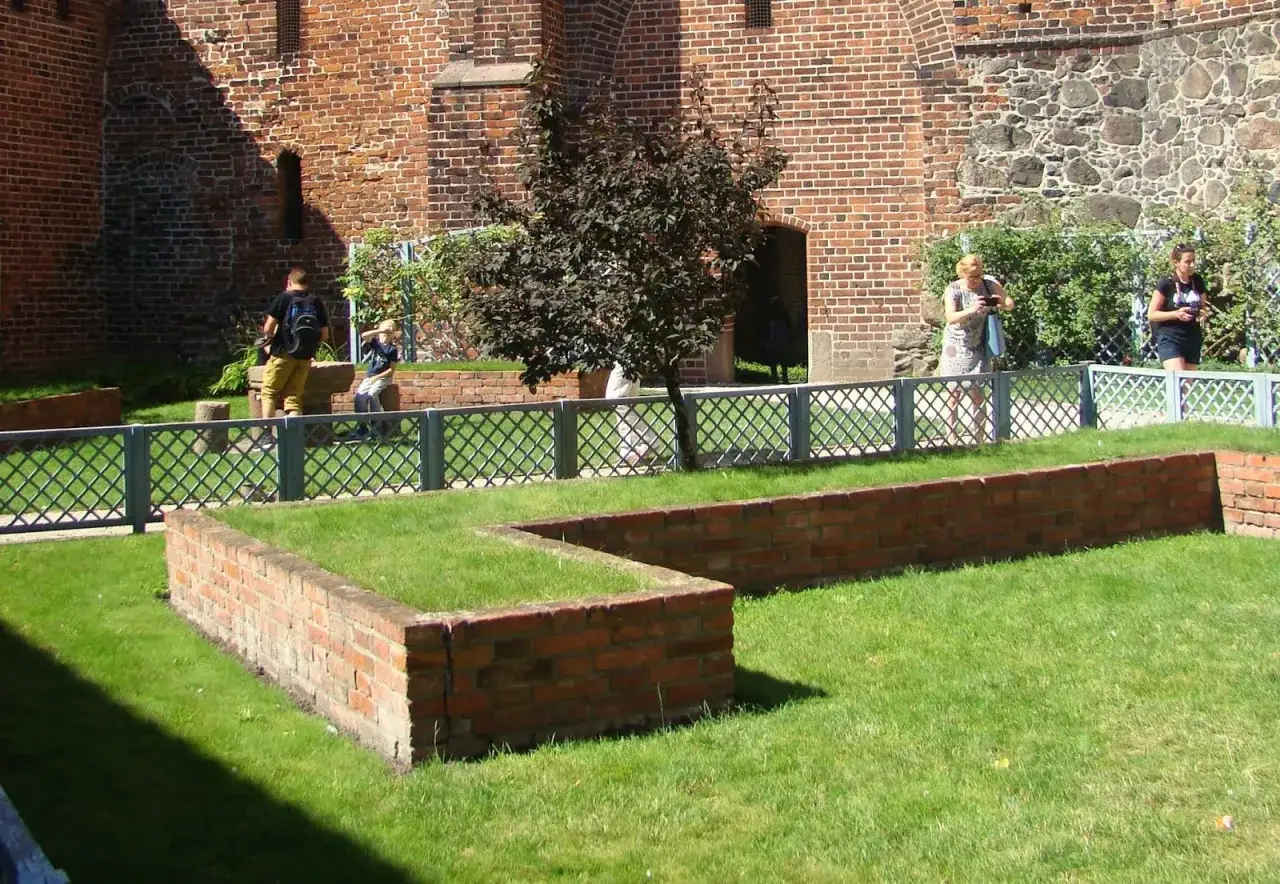 Rola ławy miejskiej w średniowieczu: jak funkcjonował sąd miejski?