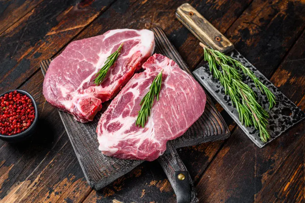 Czym jest schab? Poznaj pochodzenie, właściwości i zastosowanie mięsa schabowego