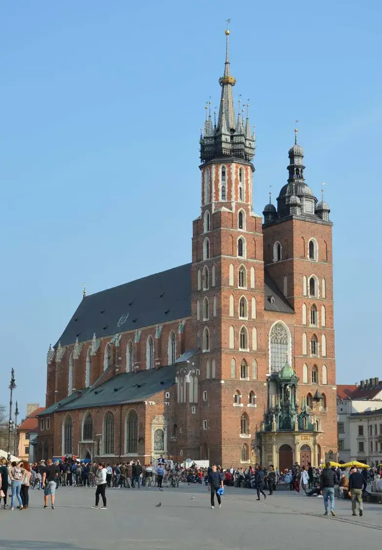 Kościół Mariacki – jaki styl architektoniczny kryje jego fascynująca historia?