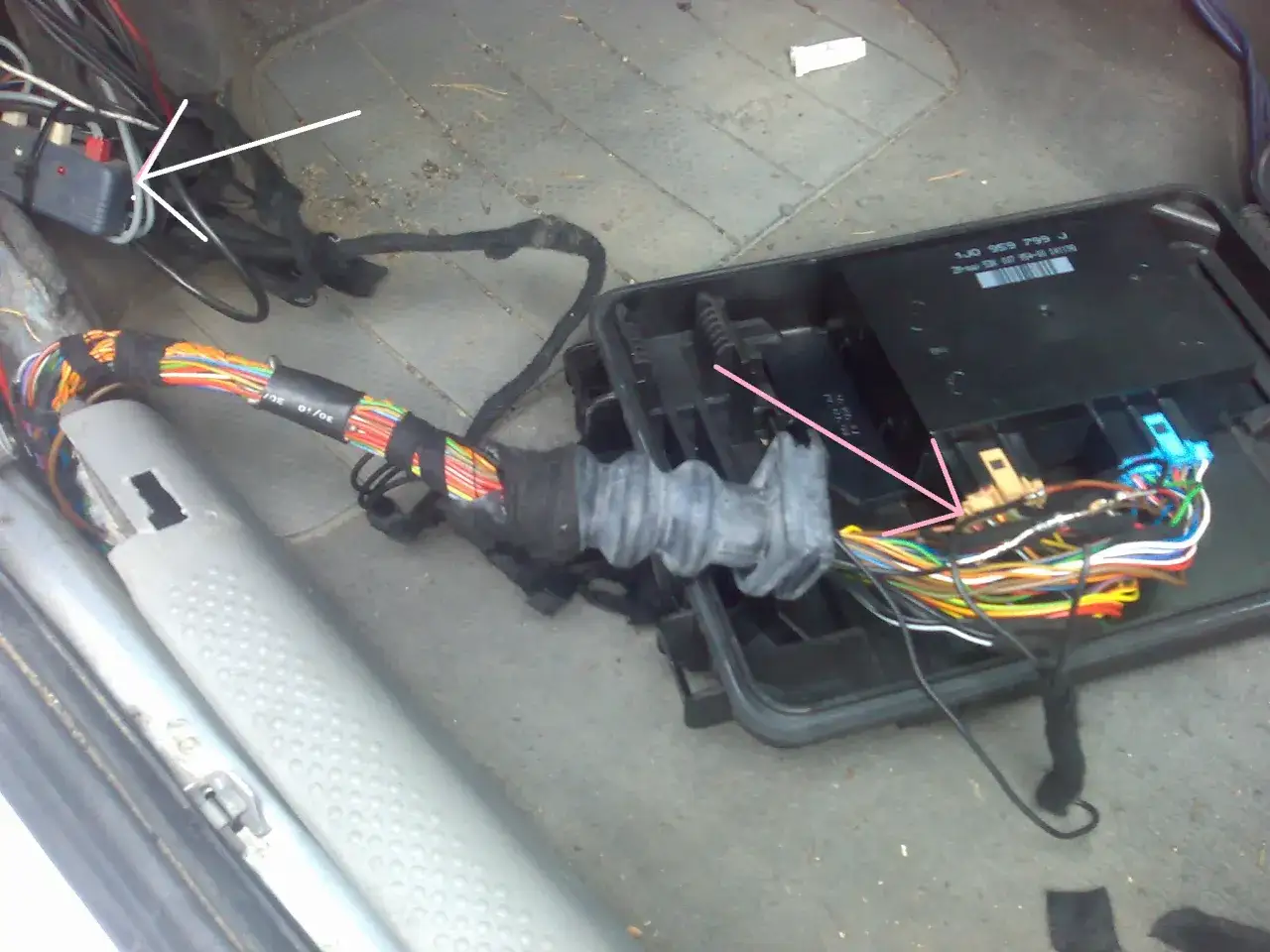 Gdzie jest sterownik centralnego zamka w Passacie B5 i jak go naprawić