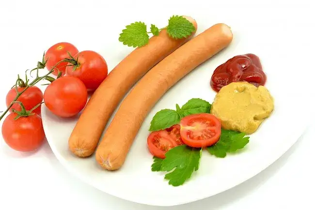 Ile kalorii ma frankfurterka? Sprawdź, czy warto ją jeść i jak wpływa na dietę