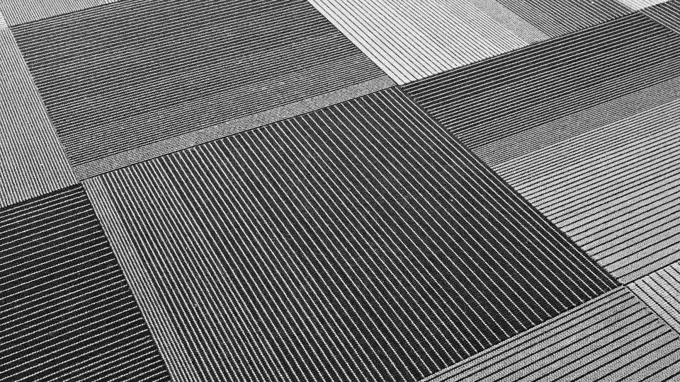 Wykładzina jak panele: zalety, wady i opinie użytkowników