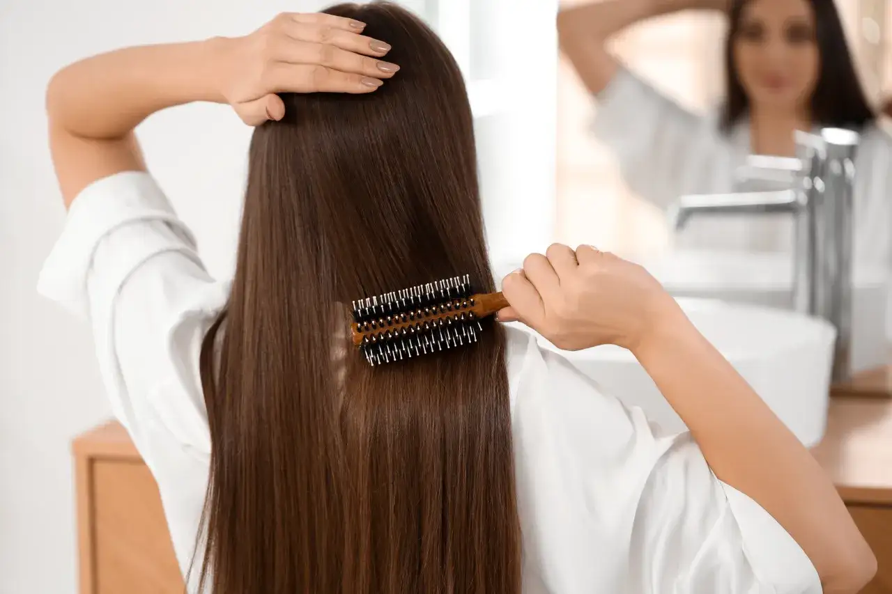 Szampon do włosów zniszczonych – jak wybrać najlepszy i skutecznie go stosować?