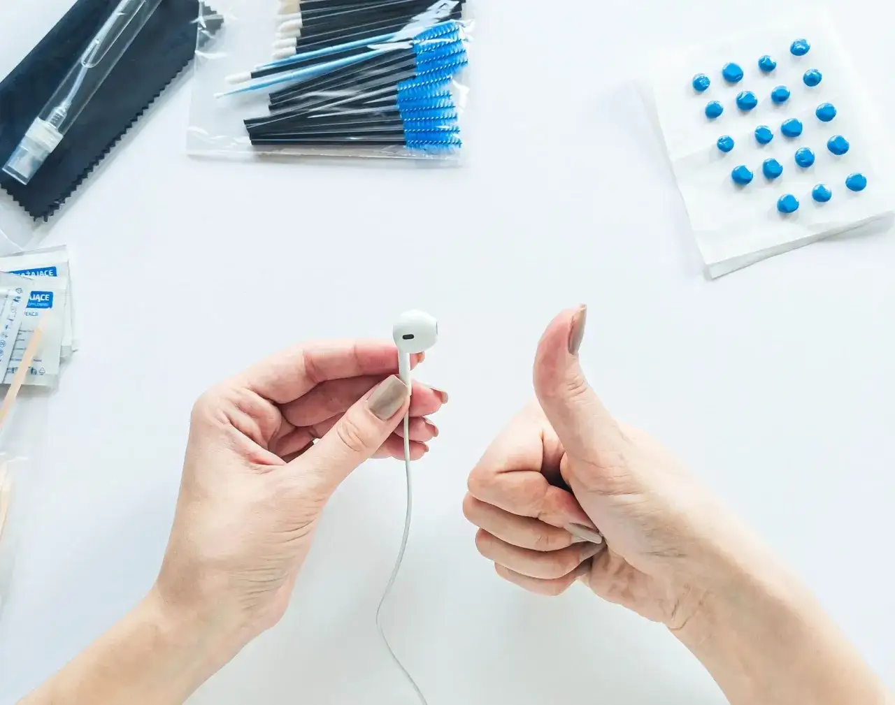 Jak czyścić AirPods, aby uniknąć uszkodzeń i poprawić dźwięk