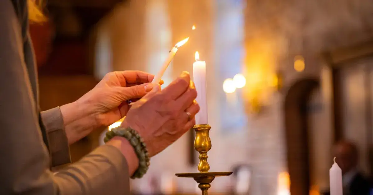 Jak nieszpory żałobne pomagają odnaleźć ukojenie w czasie żałoby?