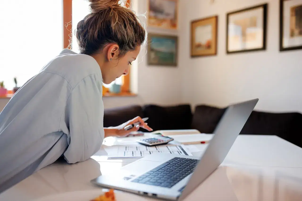 Lokaty czy obligacje skarbowe – co wybrać, aby nie stracić?