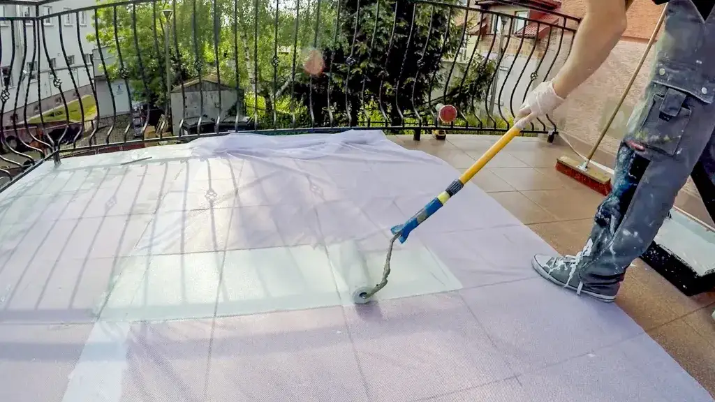 Co zrobić, gdy taras przecieka? Skuteczne metody naprawy i porady