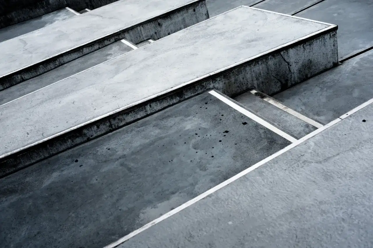 Jak uszczelnienia techniczne wydłużają trwałość obiektów budowlanych?