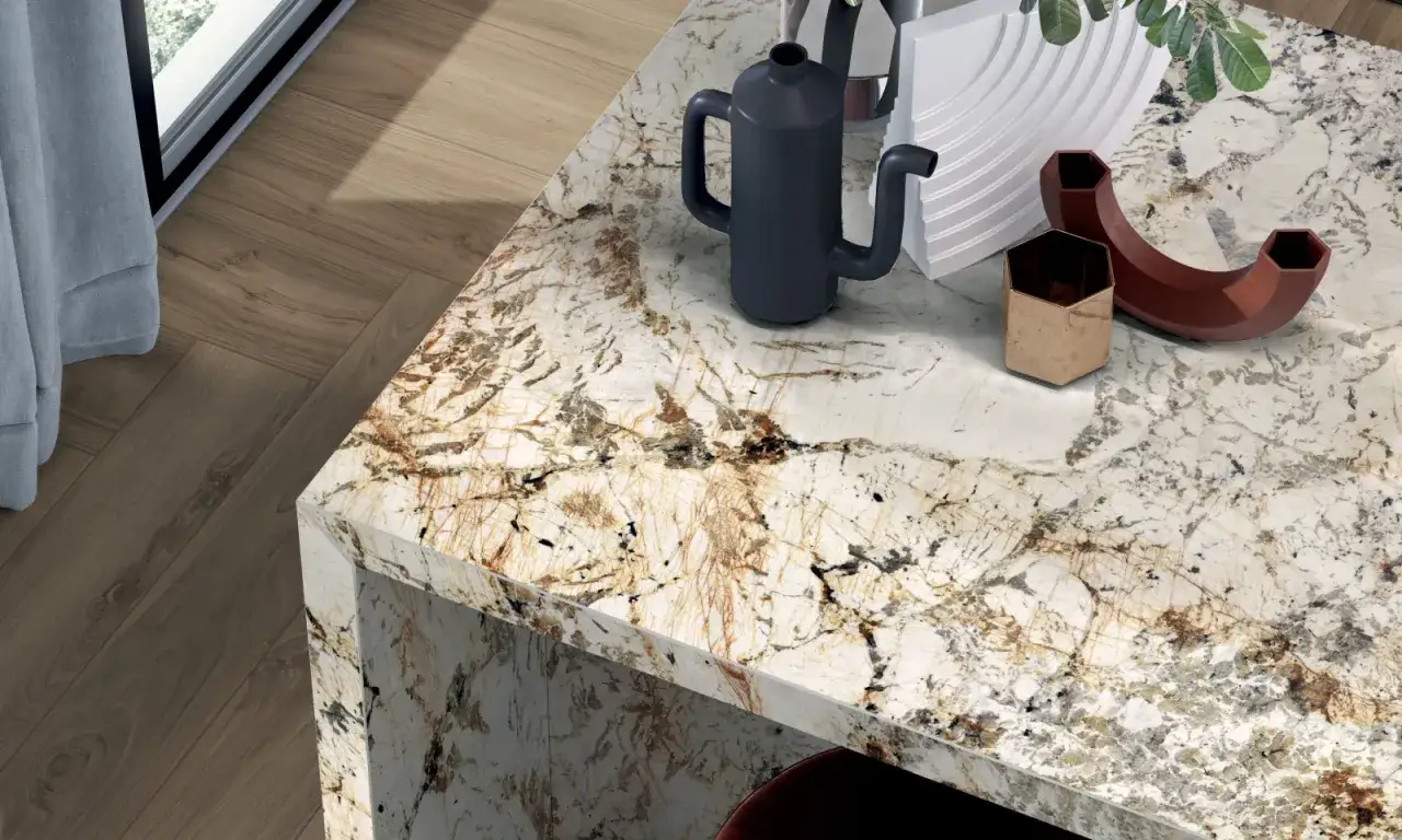 Blanc du Blanc: eleganckie płytki i granit do wnętrz i elewacji