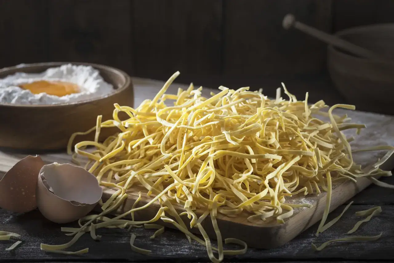 Jak zrobić idealny makaron bezglutenowy do rosołu – prosty przepis i porady