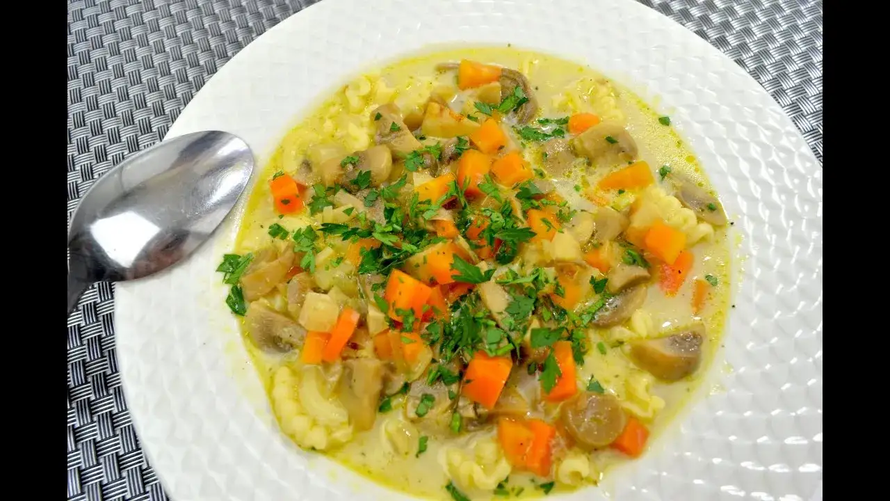 Jak się gotuje zupę pieczarkową - łatwy przepis na domowy smak