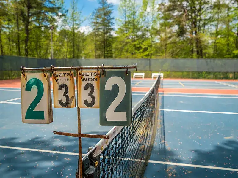 Ile trwa mecz tenisa ziemnego? Czas trwania i zaskakujące fakty