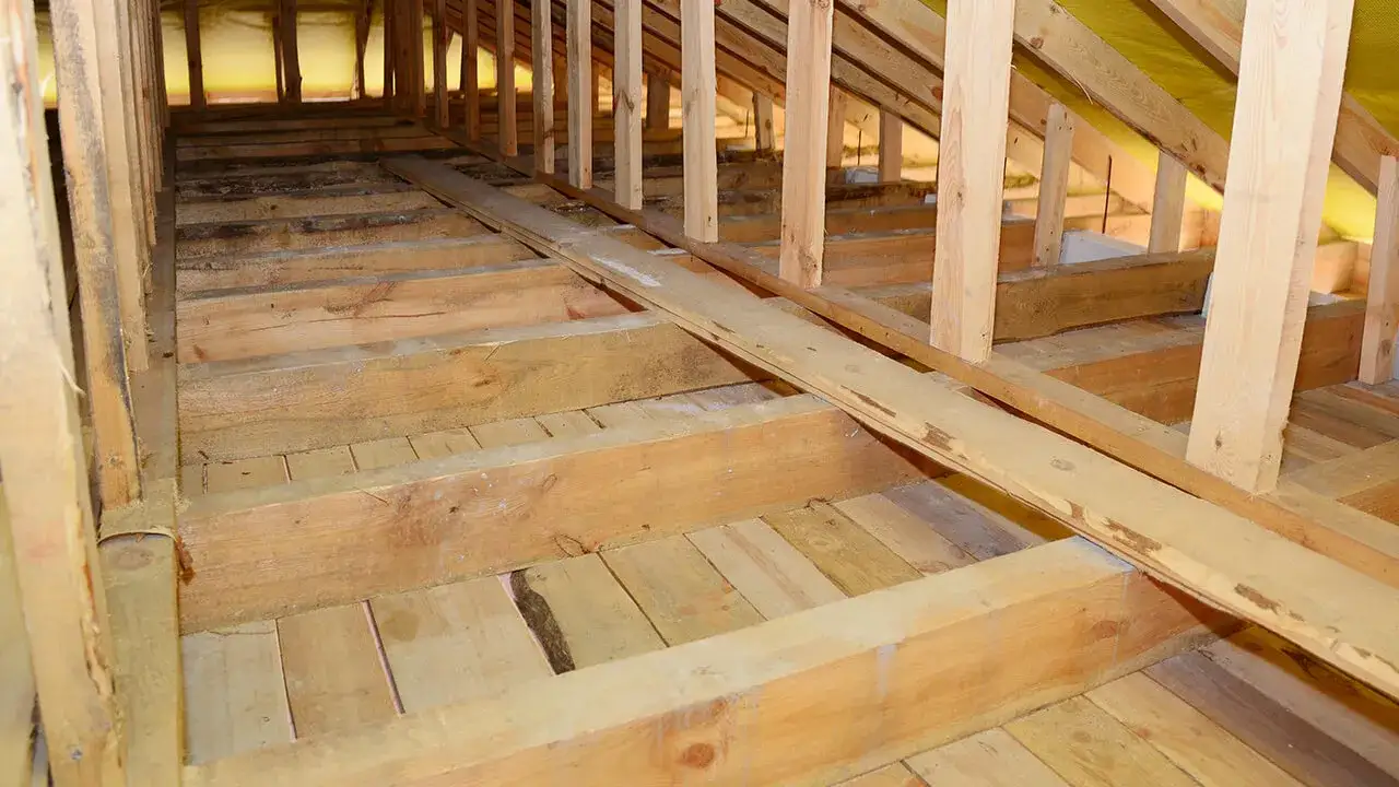 Jak skutecznie ocieplić podłogę na strychu? Porady i materiały do izolacji stropu