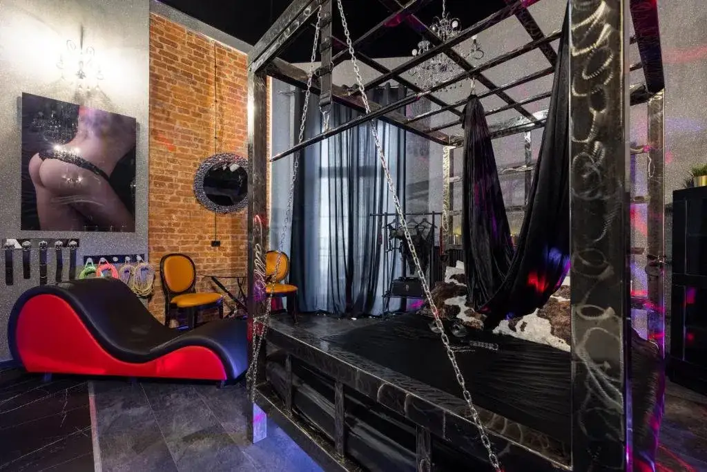 Kluby BDSM w Polsce: Gdzie Bezpiecznie Eksplorować Swoje Fantazje