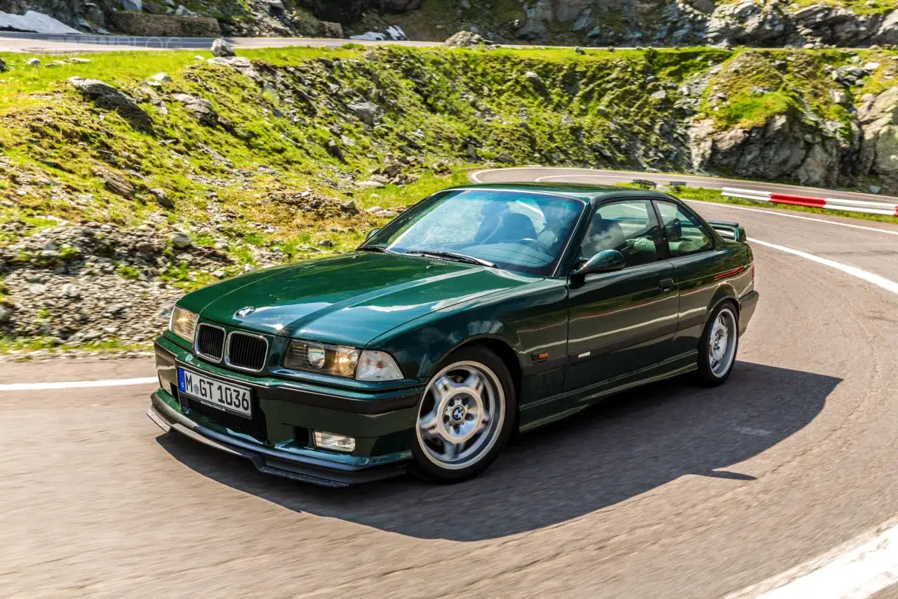 E36 BMW M3 - poznaj jego osiągi, historię i tajemnice modyfikacji