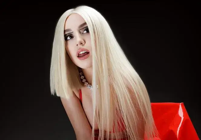 Ava Max - poznaj wzrost piosenkarki i jej unikalny styl