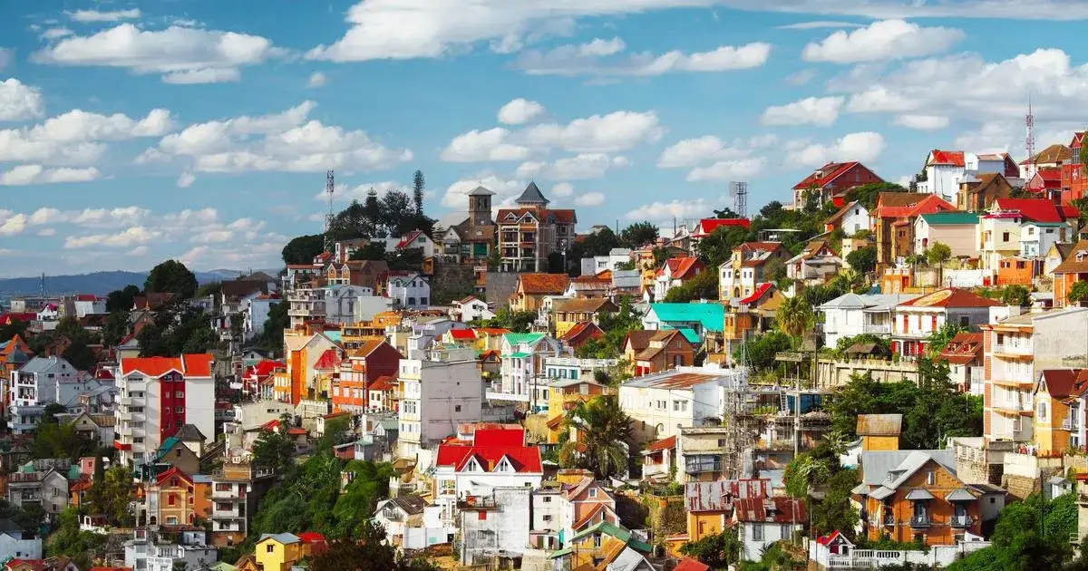 Ile Naprawdę Kosztuje Lot na Madagaskar z Polski? Sprawdź Ceny i Najlepsze Trasy