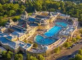 Termalne kąpieliska na Węgrzech: Przewodnik po najpopularniejszych miejscach do kąpieli