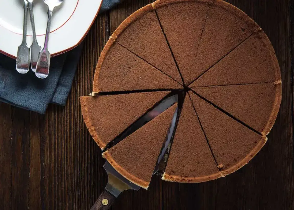 Ile osób nakarmi tort 20 cm? Sprawdź idealne porcje na przyjęcie