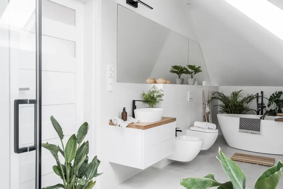 Jak idealnie urządzić łazienkę na poddaszu: praktyczny poradnik i pomysły